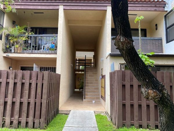 660 W Park Dr, Unit 206, Miami, FL 33172