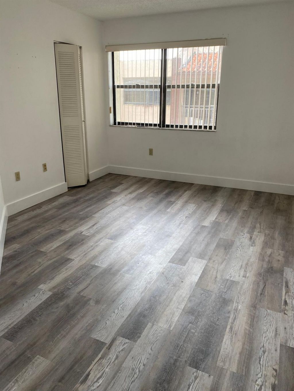 660 W Park Drive, Unit 206, Miami, FL 33172 Photo