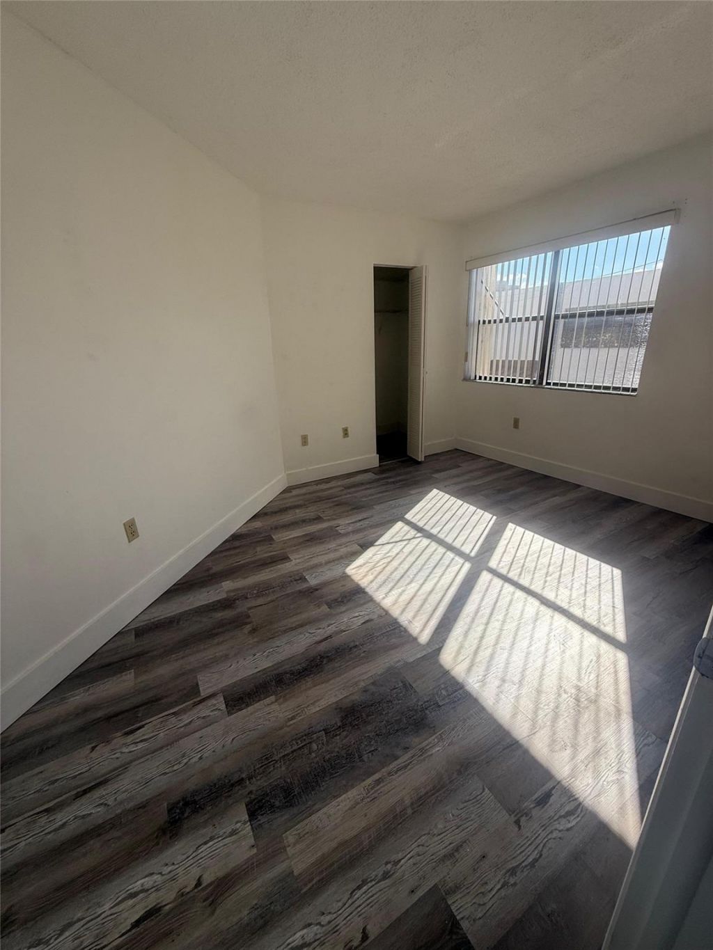 660 W Park Drive, Unit 206, Miami, FL 33172 Photo