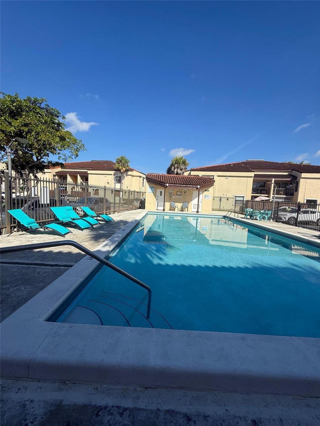 660 W Park Drive, Unit 206, Miami, FL 33172 Photo