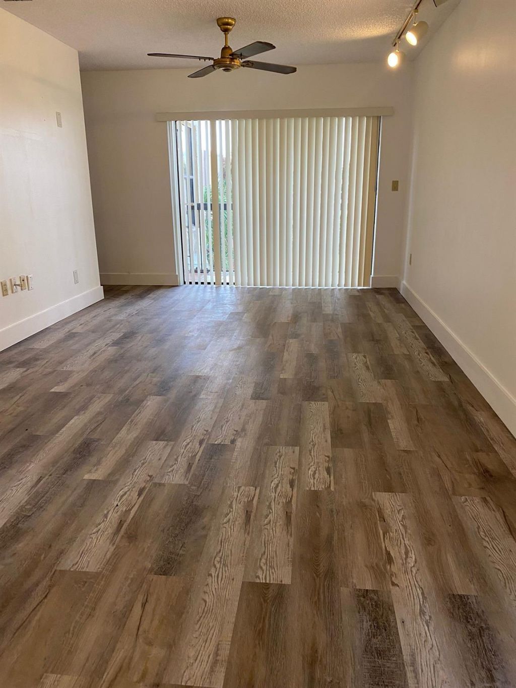 660 W Park Drive, Unit 206, Miami, FL 33172 Photo