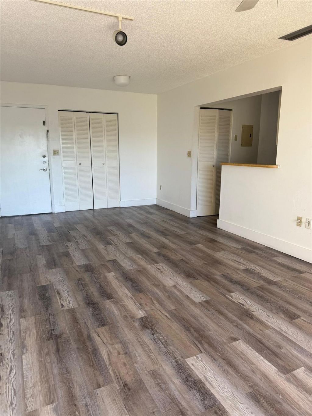 660 W Park Drive, Unit 206, Miami, FL 33172 Photo