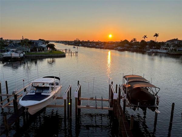 11605 3RD STREET E, Unit 305, TREASURE ISLAND, FL 33706