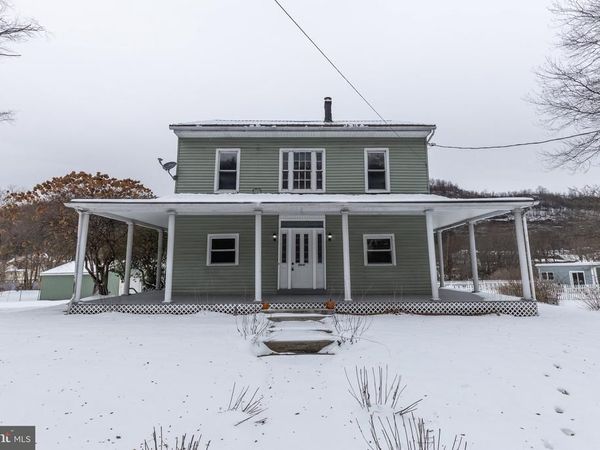 2406 RAILROAD STREET, MAHANOY PLANE, PA 17949