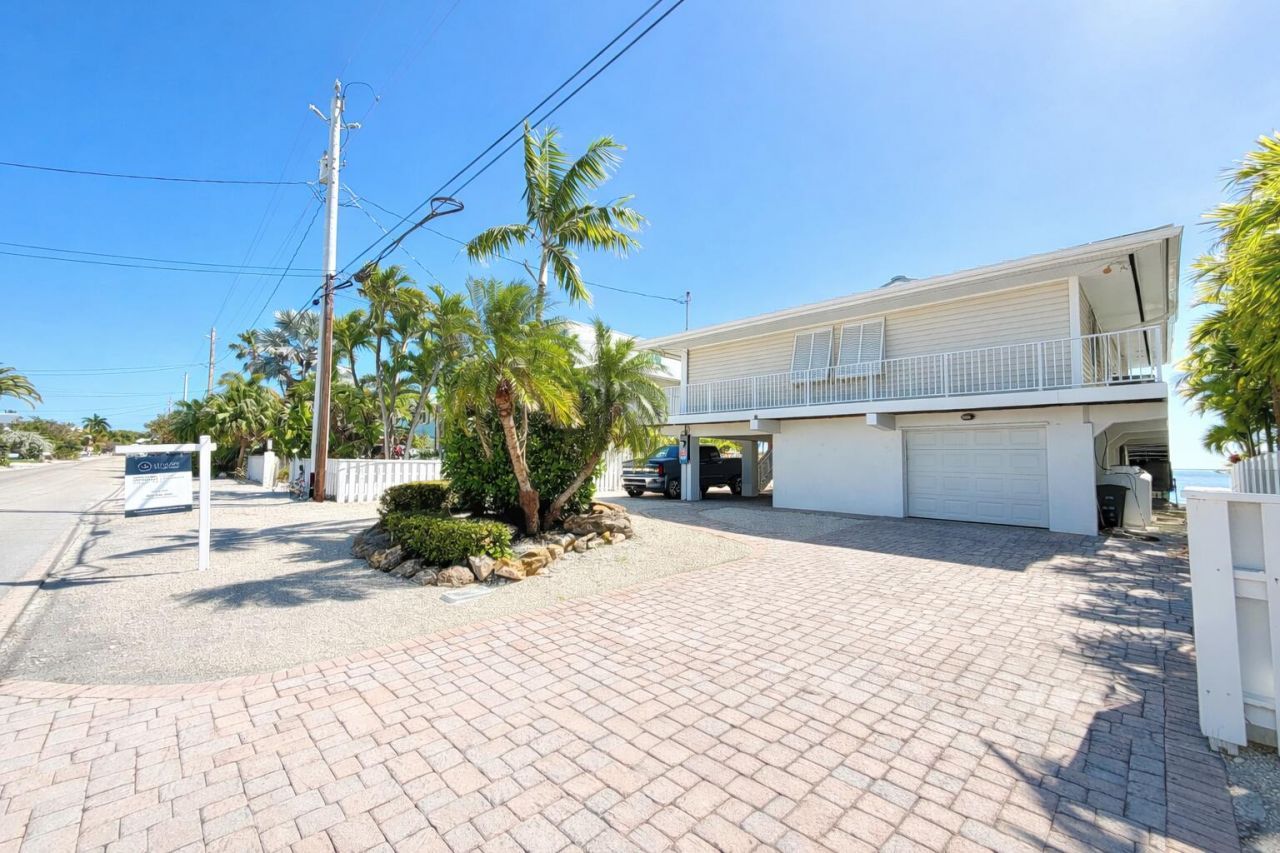 556 E Caribbean Drive, Summerland Key, FL 33042 Photo