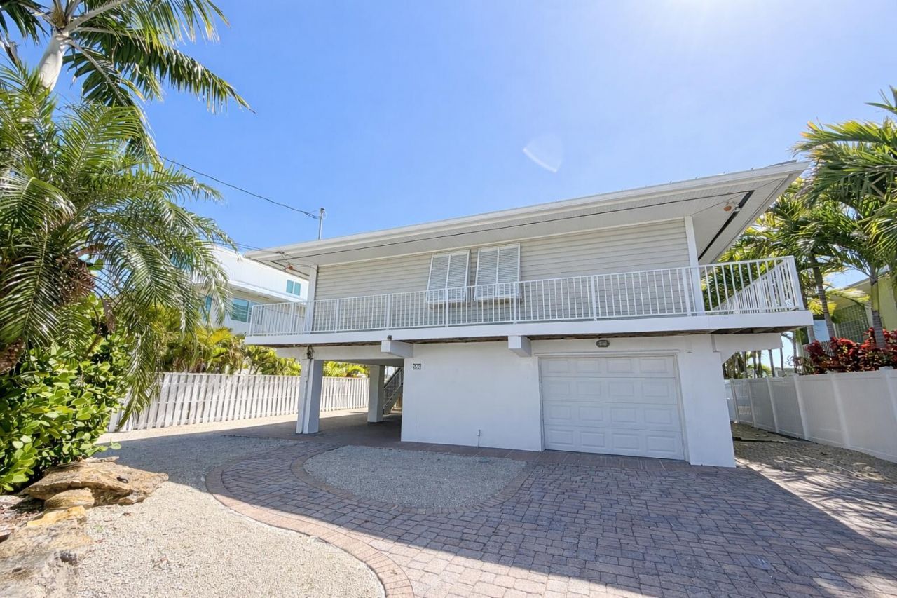 556 E Caribbean Drive, Summerland Key, FL 33042 Photo