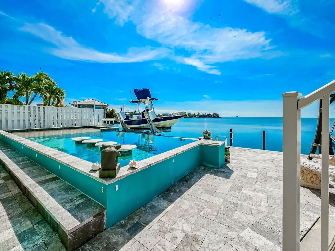 556 E Caribbean Drive, Summerland Key, FL 33042 Photo