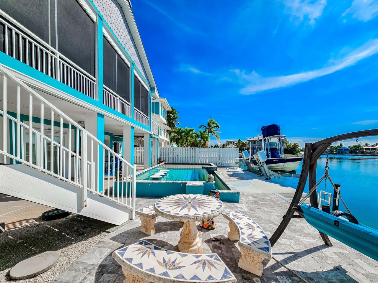 556 E Caribbean Drive, Summerland Key, FL 33042 Photo