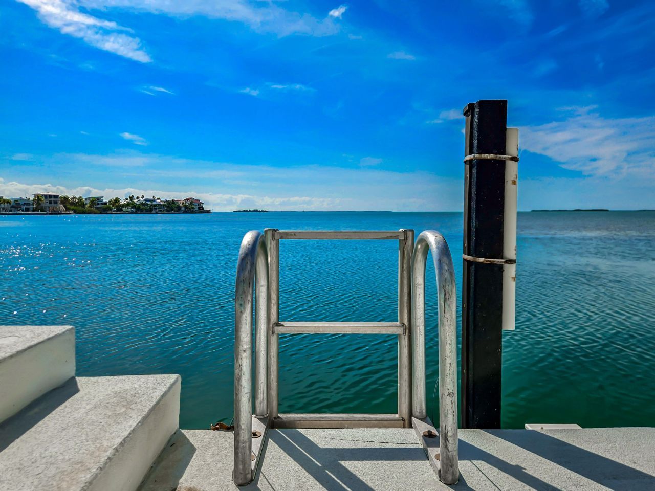 556 E Caribbean Drive, Summerland Key, FL 33042 Photo