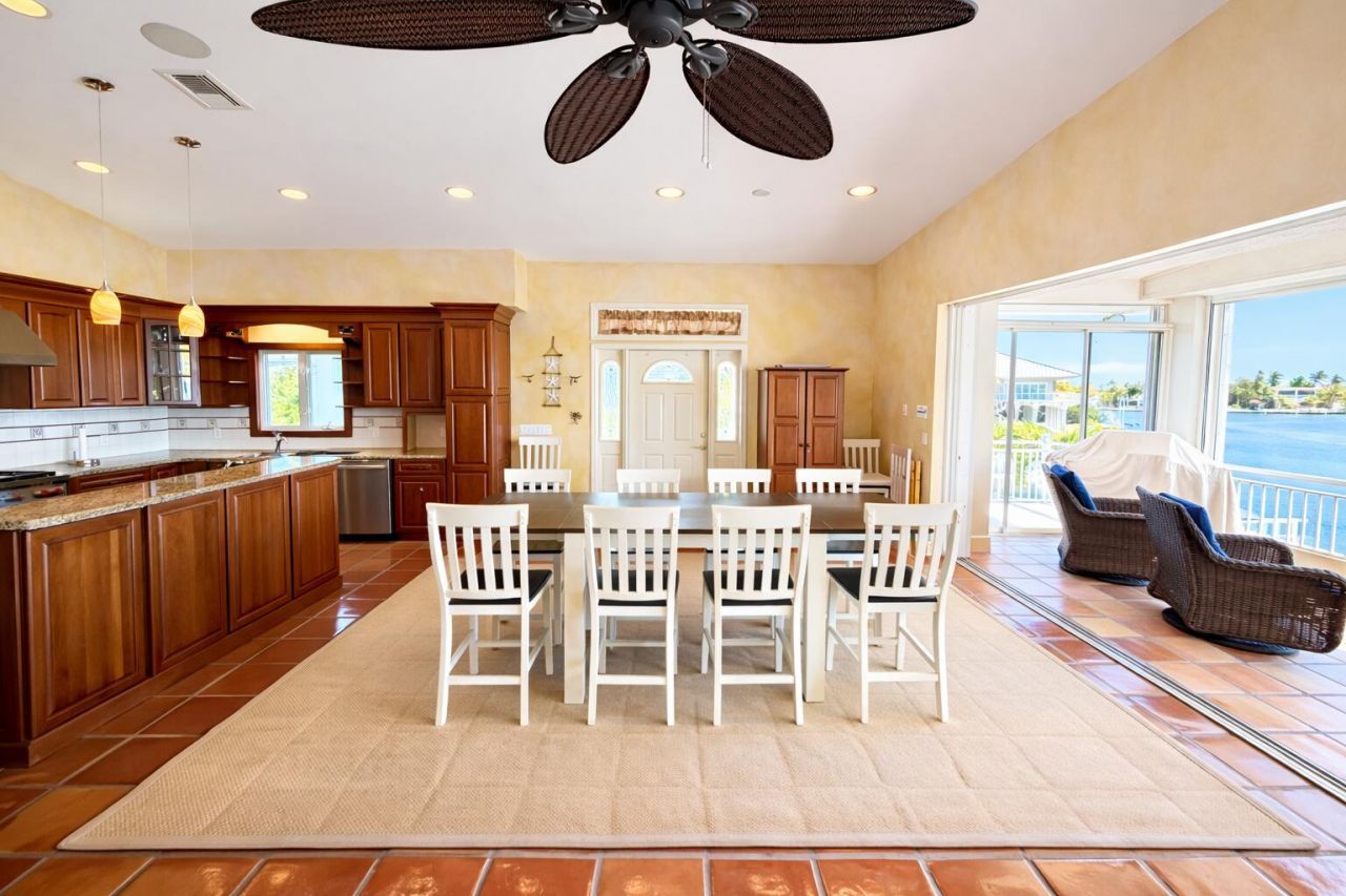 556 E Caribbean Drive, Summerland Key, FL 33042 Photo