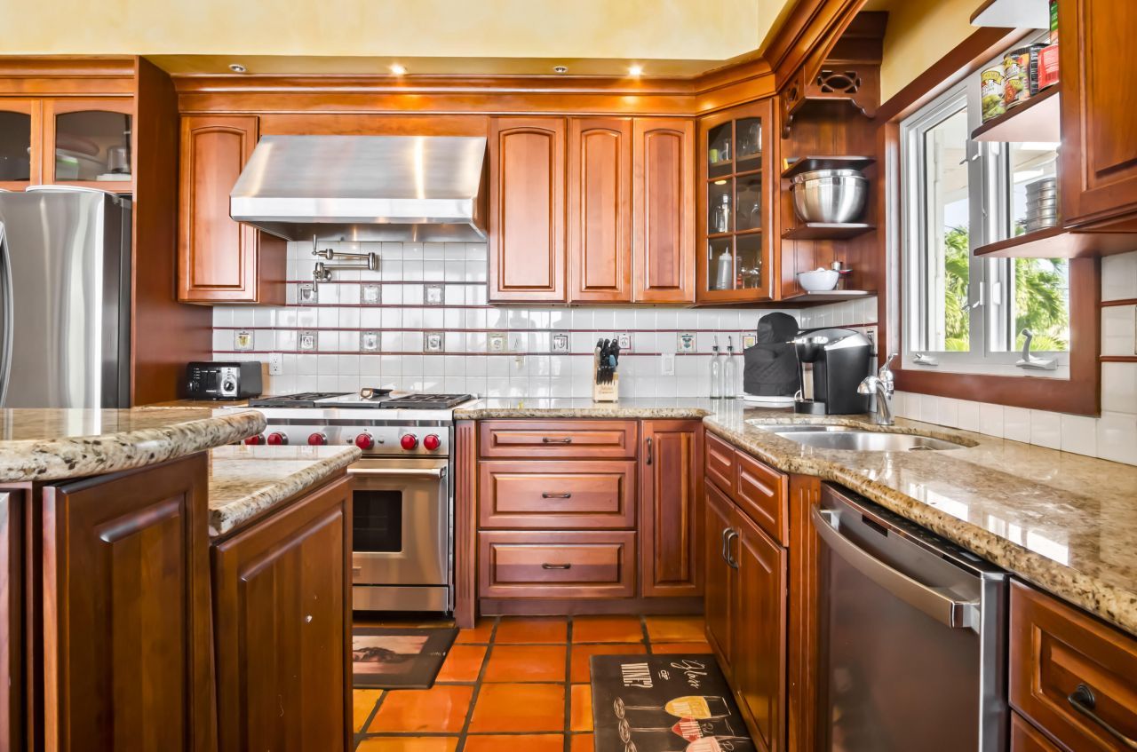 556 E Caribbean Drive, Summerland Key, FL 33042 Photo