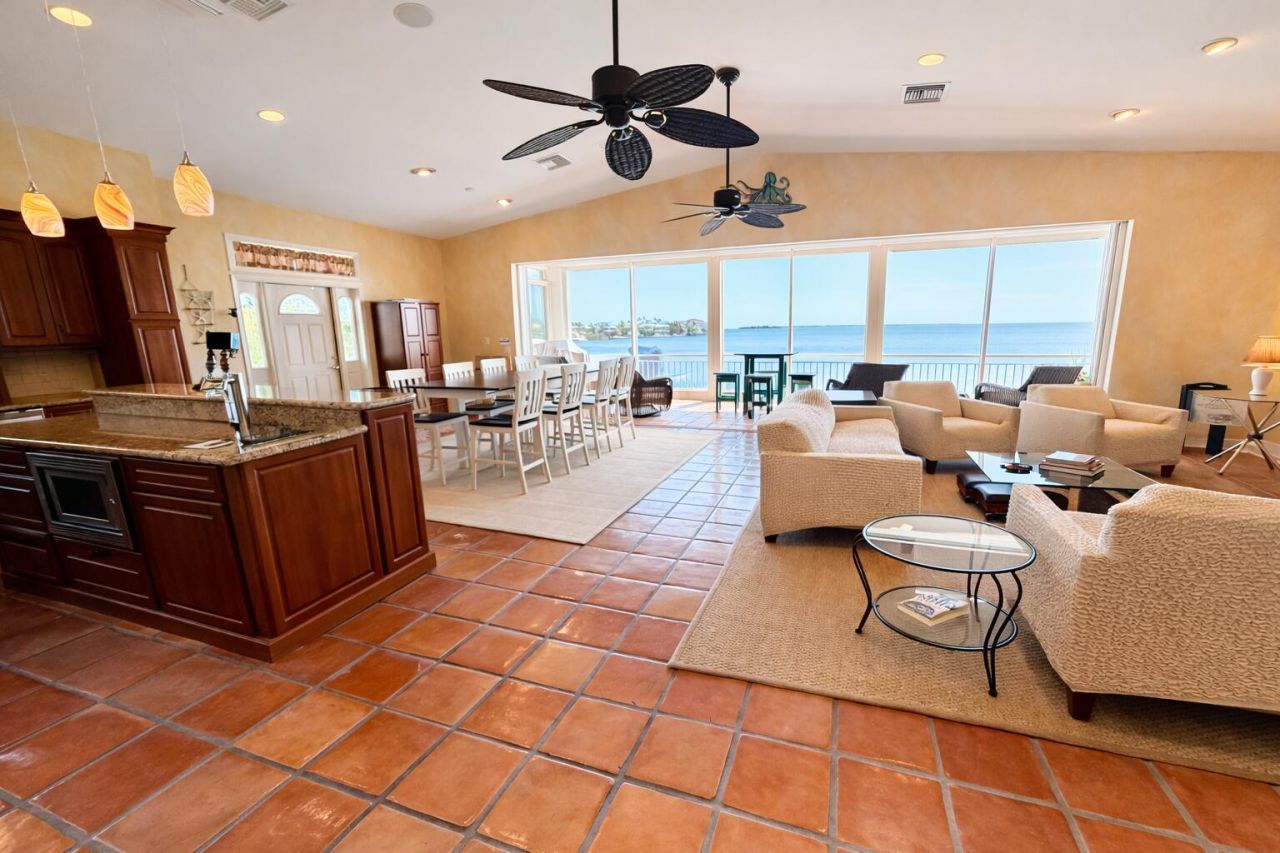 556 E Caribbean Drive, Summerland Key, FL 33042 Photo