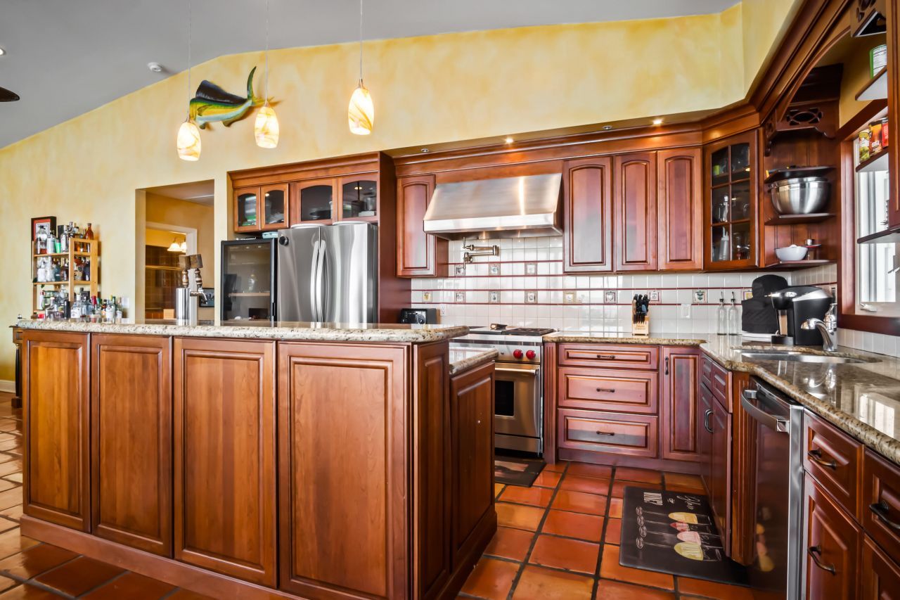 556 E Caribbean Drive, Summerland Key, FL 33042 Photo