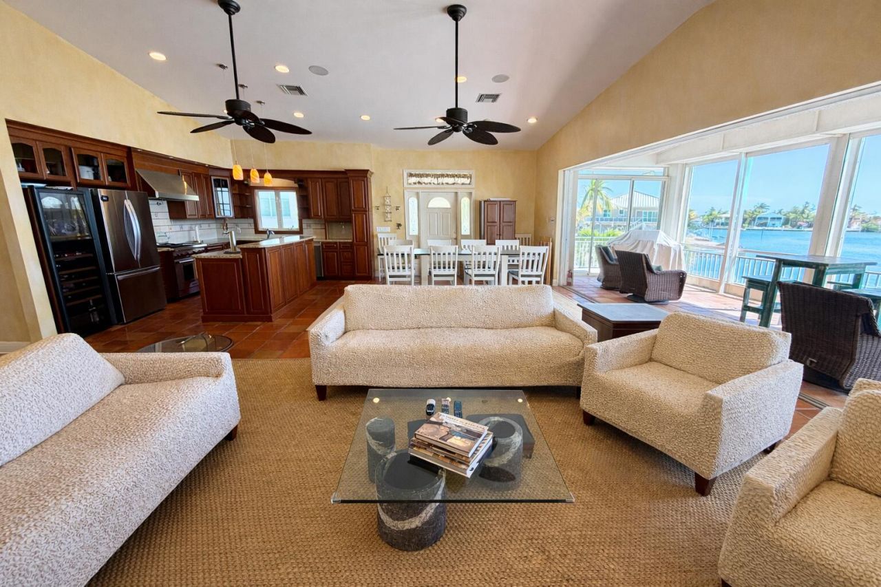 556 E Caribbean Drive, Summerland Key, FL 33042 Photo