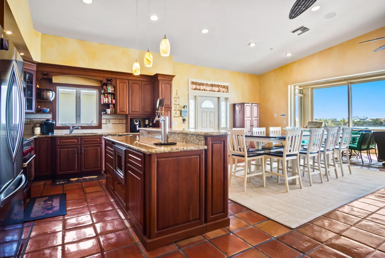 556 E Caribbean Drive, Summerland Key, FL 33042 Photo