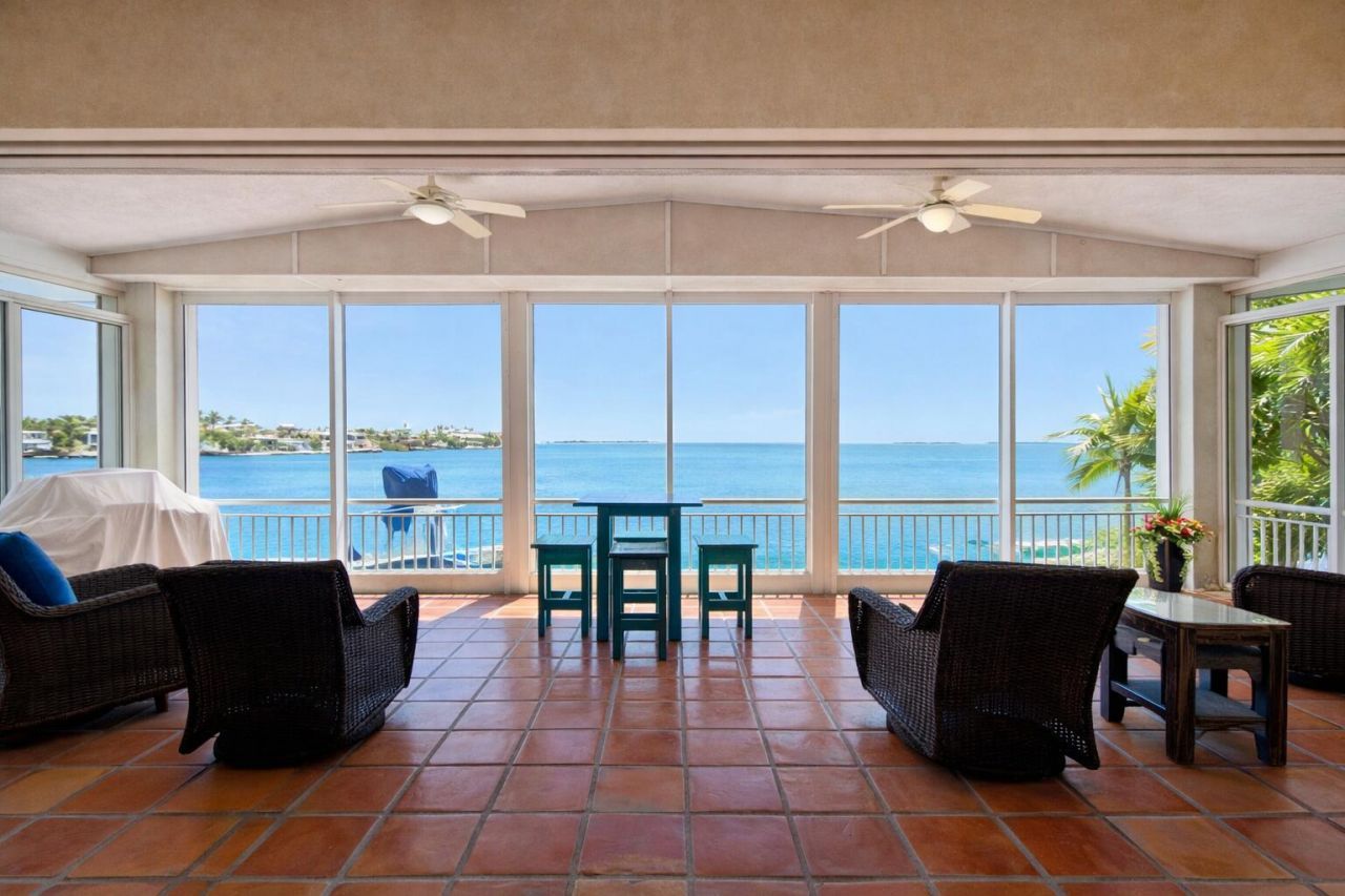 556 E Caribbean Drive, Summerland Key, FL 33042 Photo