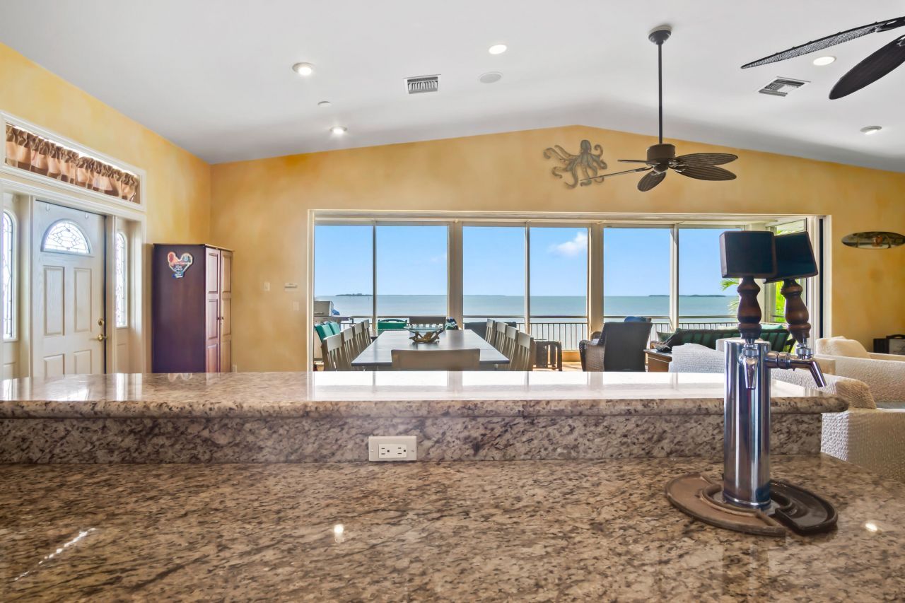 556 E Caribbean Drive, Summerland Key, FL 33042 Photo