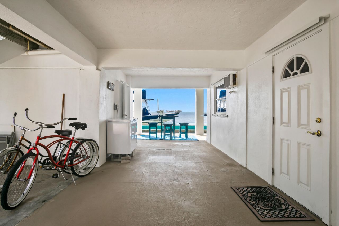 556 E Caribbean Drive, Summerland Key, FL 33042 Photo