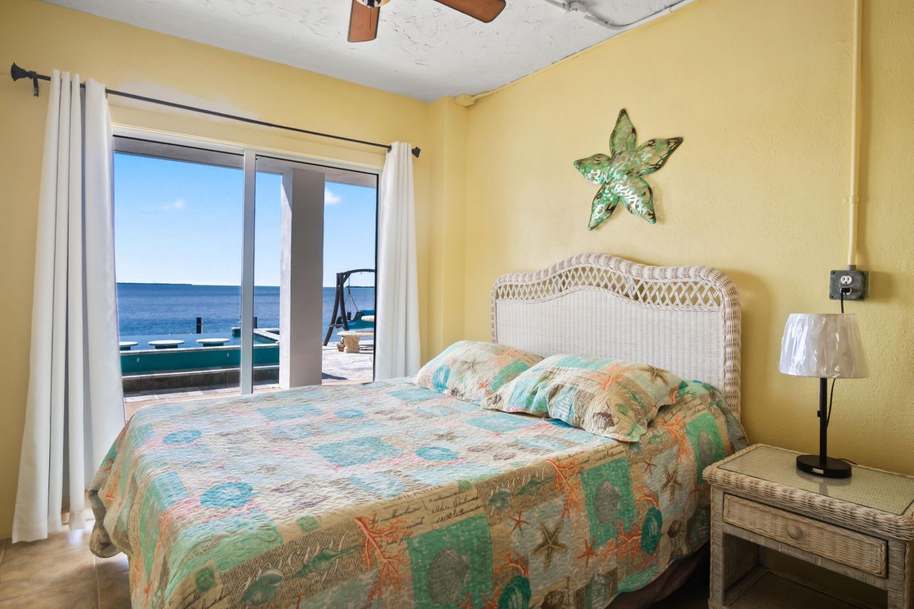 556 E Caribbean Drive, Summerland Key, FL 33042 Photo