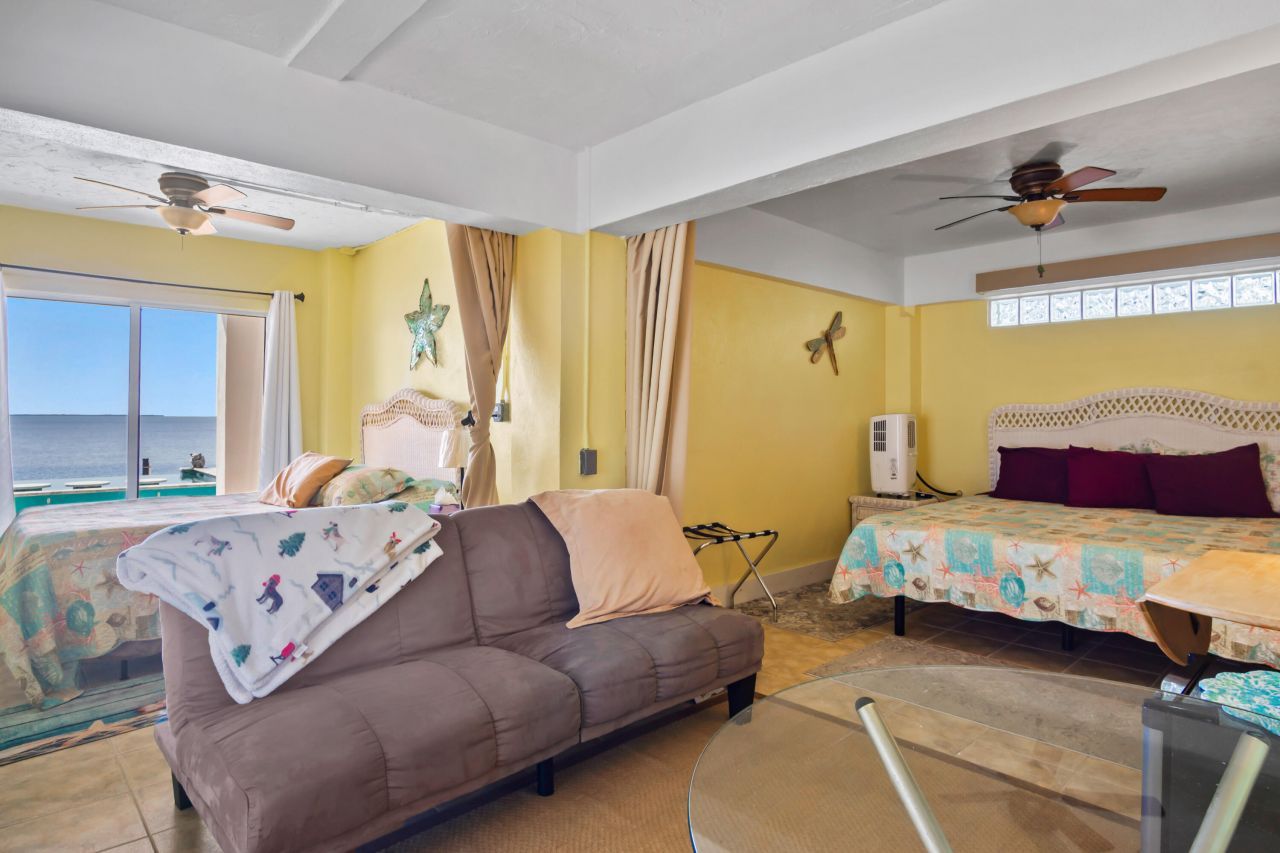 556 E Caribbean Drive, Summerland Key, FL 33042 Photo