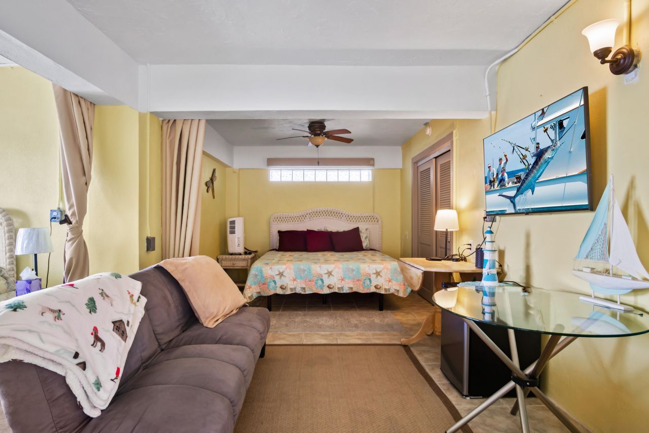 556 E Caribbean Drive, Summerland Key, FL 33042 Photo