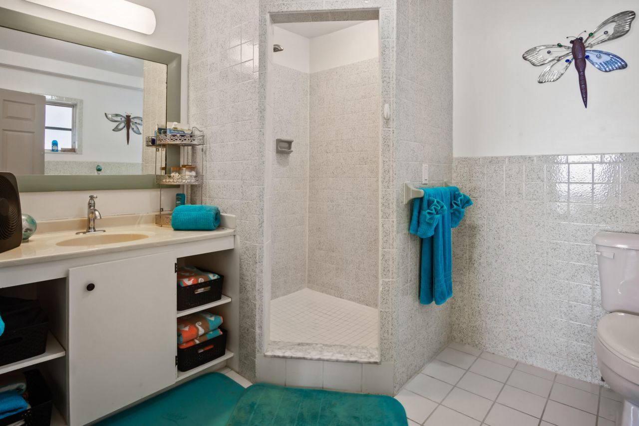 556 E Caribbean Drive, Summerland Key, FL 33042 Photo