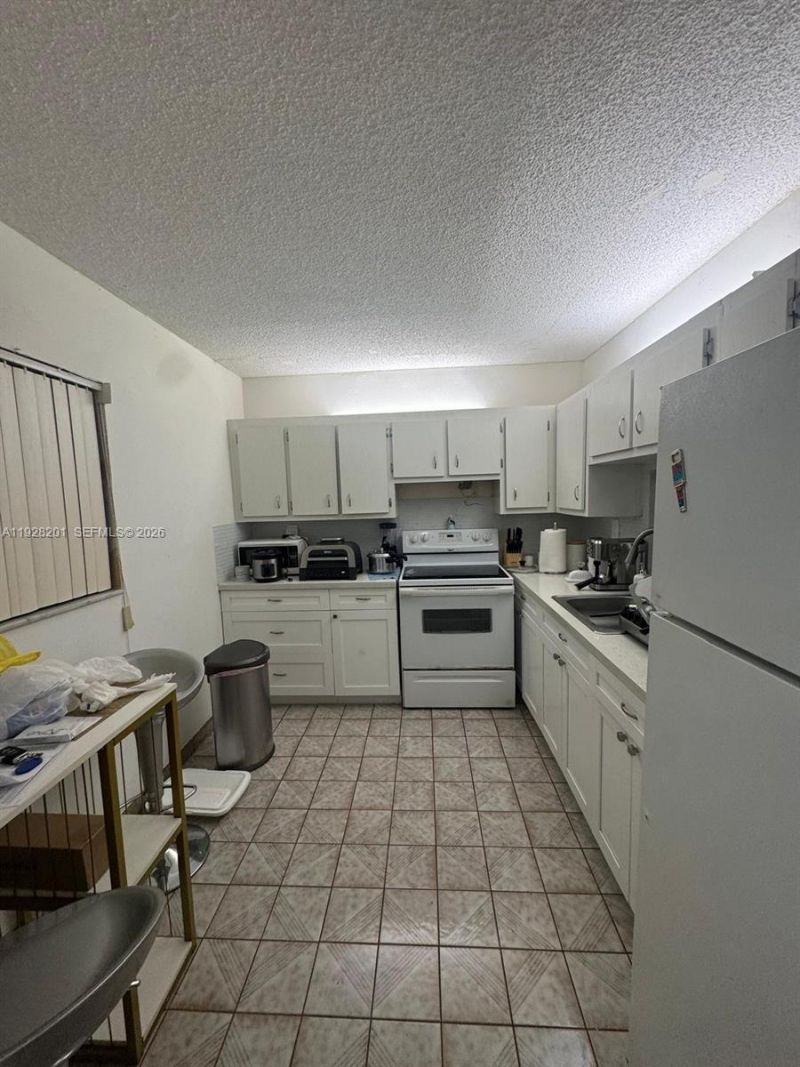 2800 Someset Dr, Unit 404, Lauderdale Lakes, FL 33311 Photo