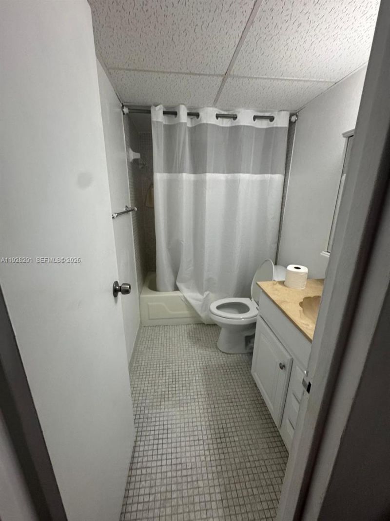 2800 Someset Dr, Unit 404, Lauderdale Lakes, FL 33311 Photo