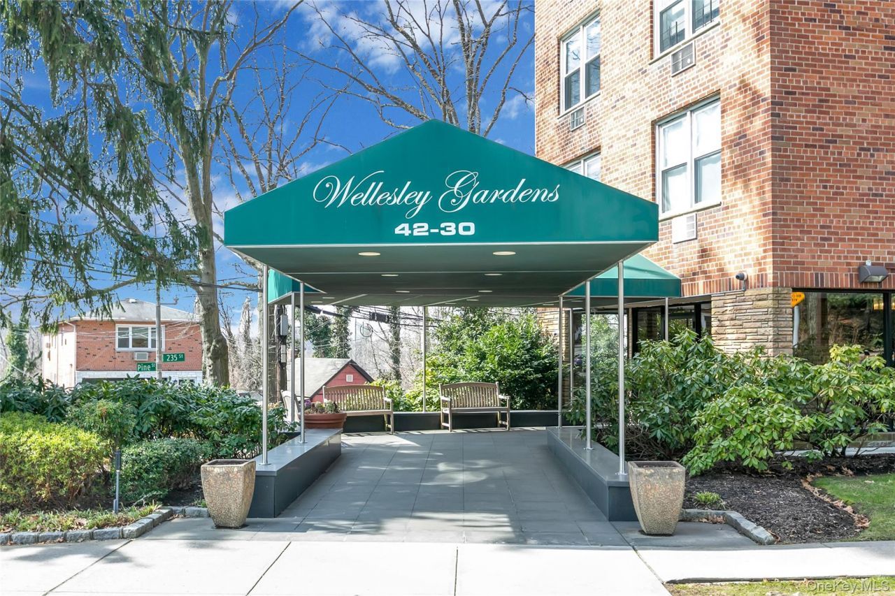 42-30 Douglaston Parkway, Unit 5C, Douglaston, NY 11363 Main Photo
