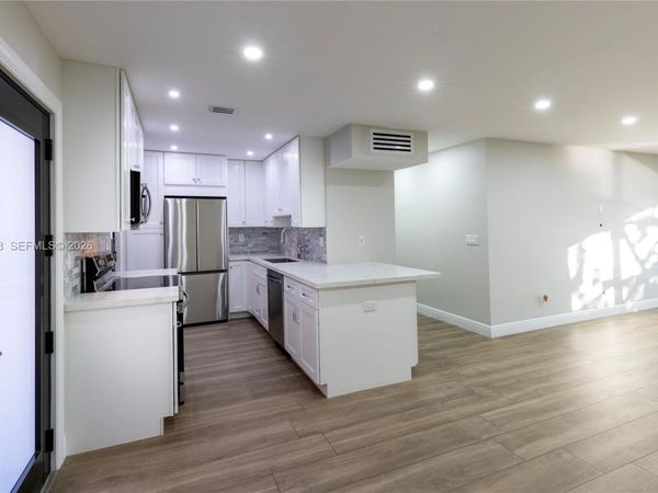 6855 Edgewater Dr, Unit 1DS, Coral Gables, FL 33133