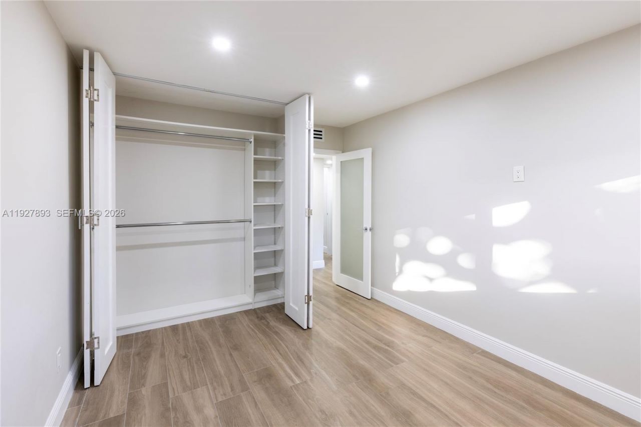 6855 Edgewater Dr, Unit 1DS, Coral Gables, FL 33133 Photo