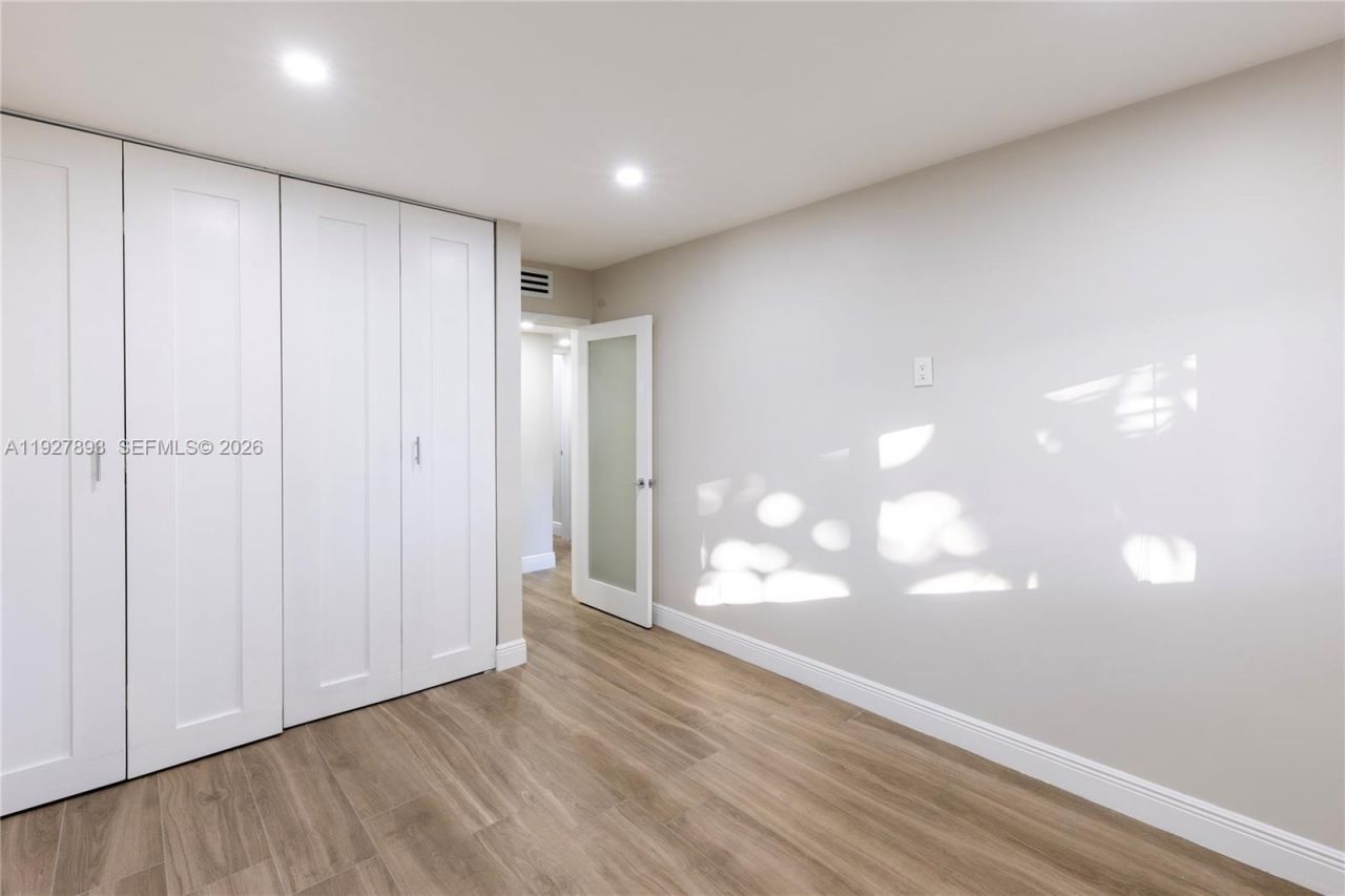 6855 Edgewater Dr, Unit 1DS, Coral Gables, FL 33133 Photo