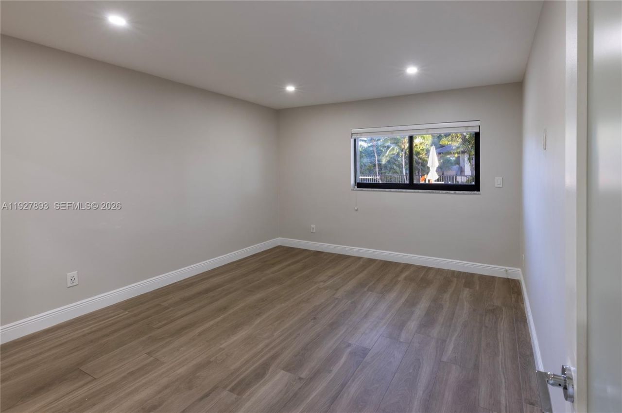 6855 Edgewater Dr, Unit 1DS, Coral Gables, FL 33133 Photo