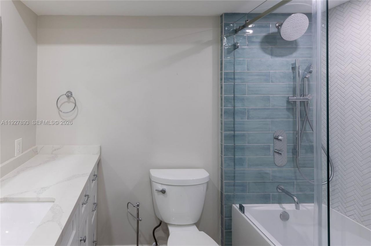 6855 Edgewater Dr, Unit 1DS, Coral Gables, FL 33133 Photo