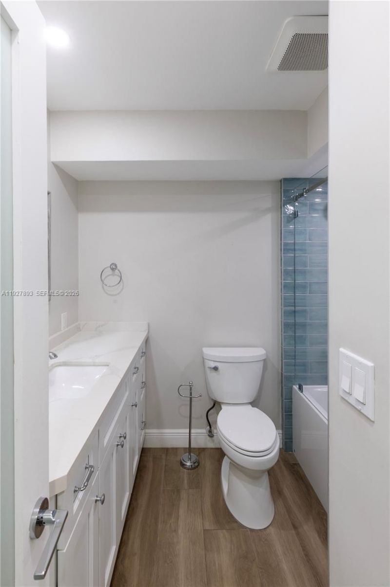 6855 Edgewater Dr, Unit 1DS, Coral Gables, FL 33133 Photo