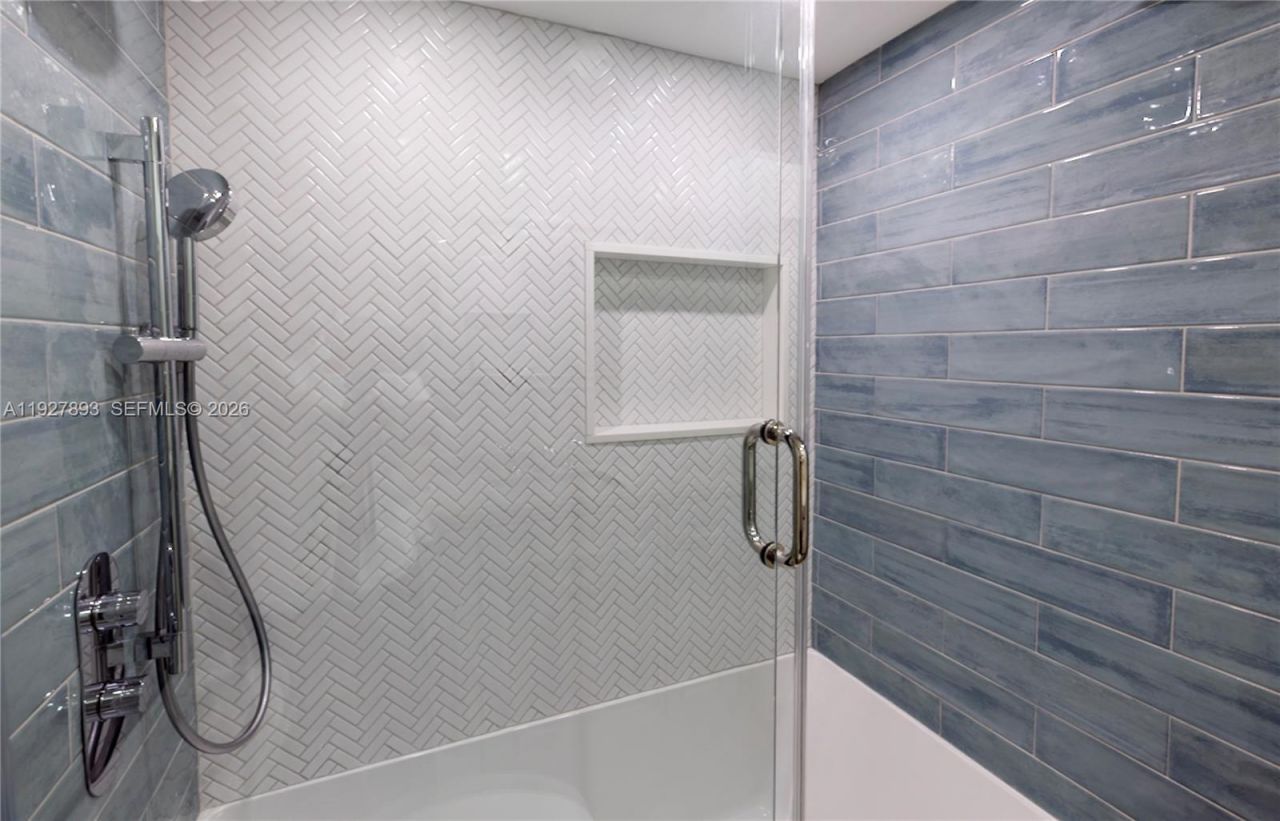 6855 Edgewater Dr, Unit 1DS, Coral Gables, FL 33133 Photo