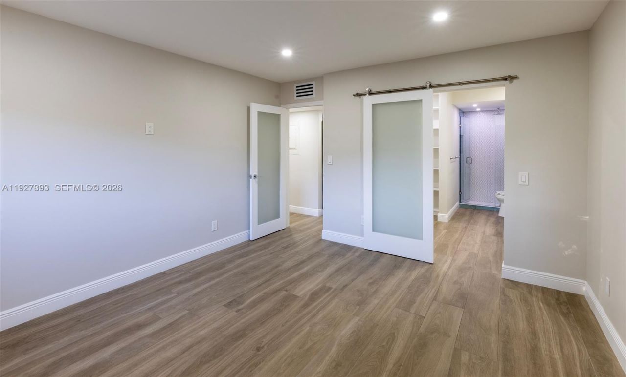 6855 Edgewater Dr, Unit 1DS, Coral Gables, FL 33133 Photo