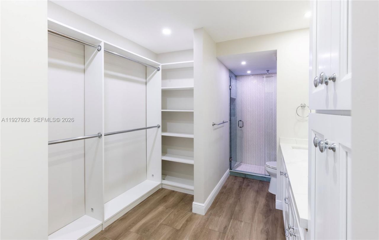 6855 Edgewater Dr, Unit 1DS, Coral Gables, FL 33133 Photo