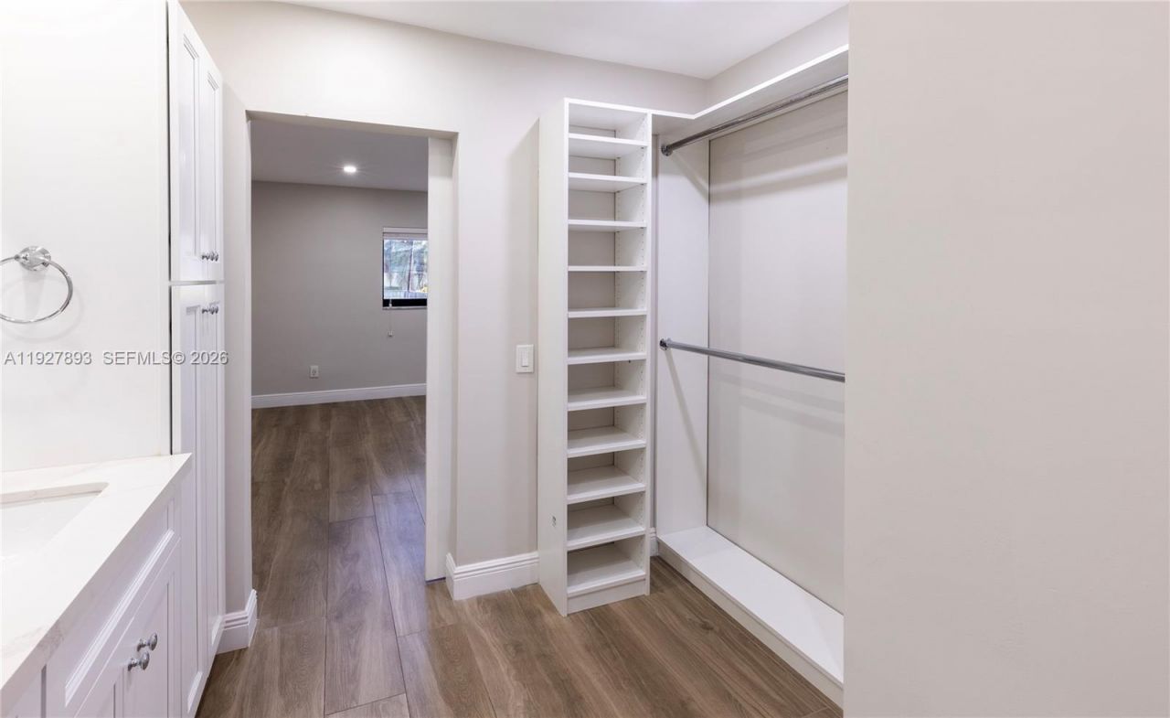 6855 Edgewater Dr, Unit 1DS, Coral Gables, FL 33133 Photo