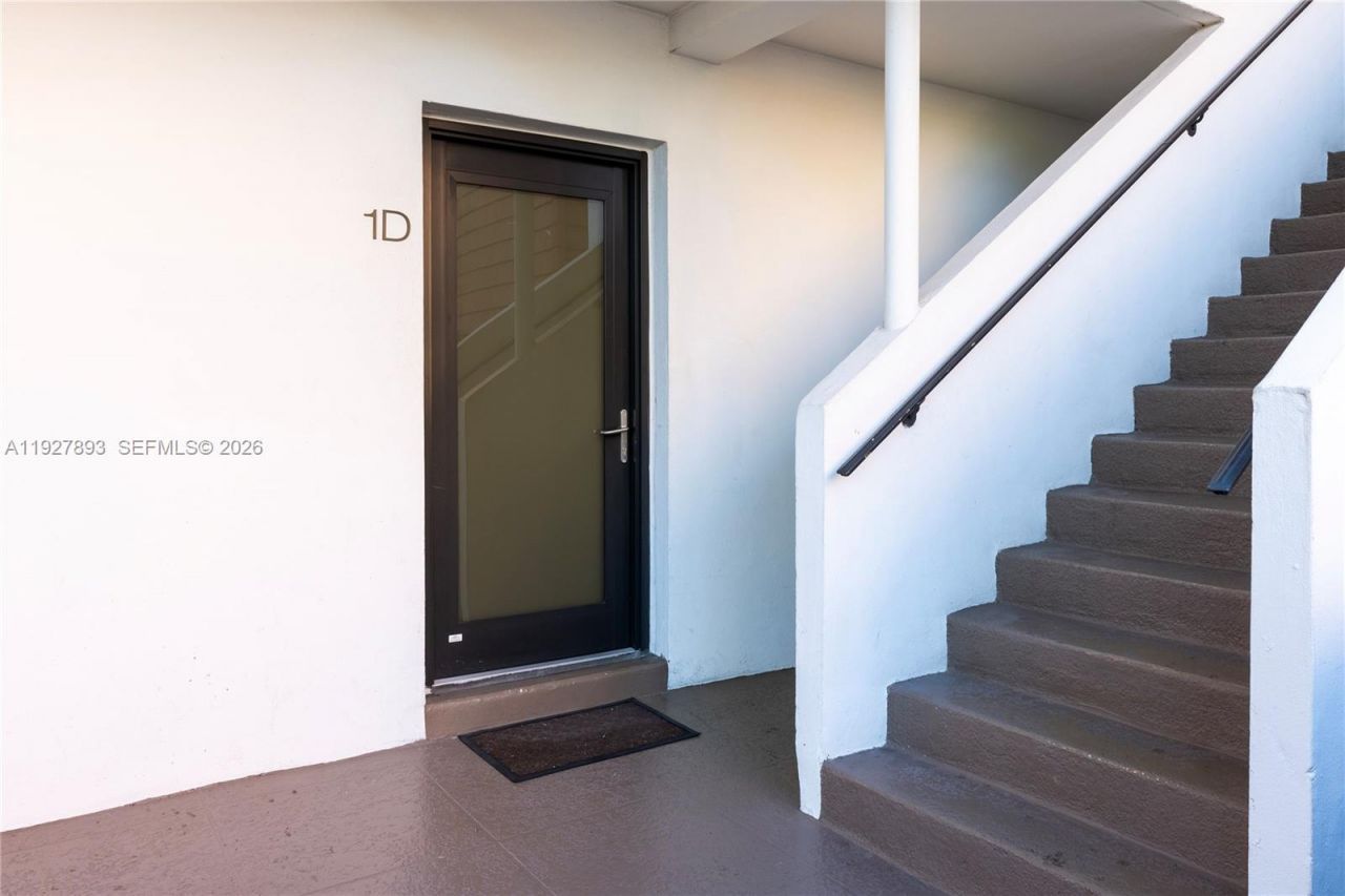 6855 Edgewater Dr, Unit 1DS, Coral Gables, FL 33133 Photo