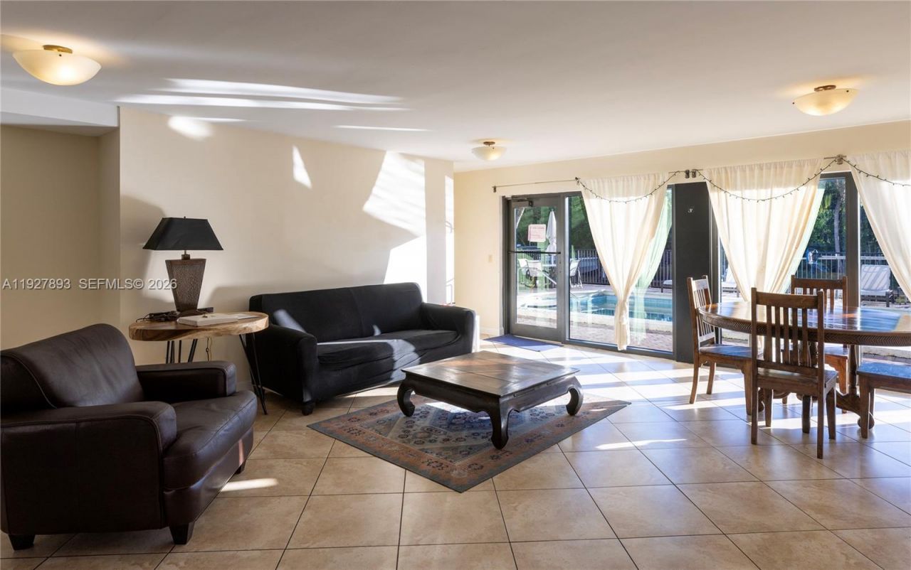 6855 Edgewater Dr, Unit 1DS, Coral Gables, FL 33133 Photo