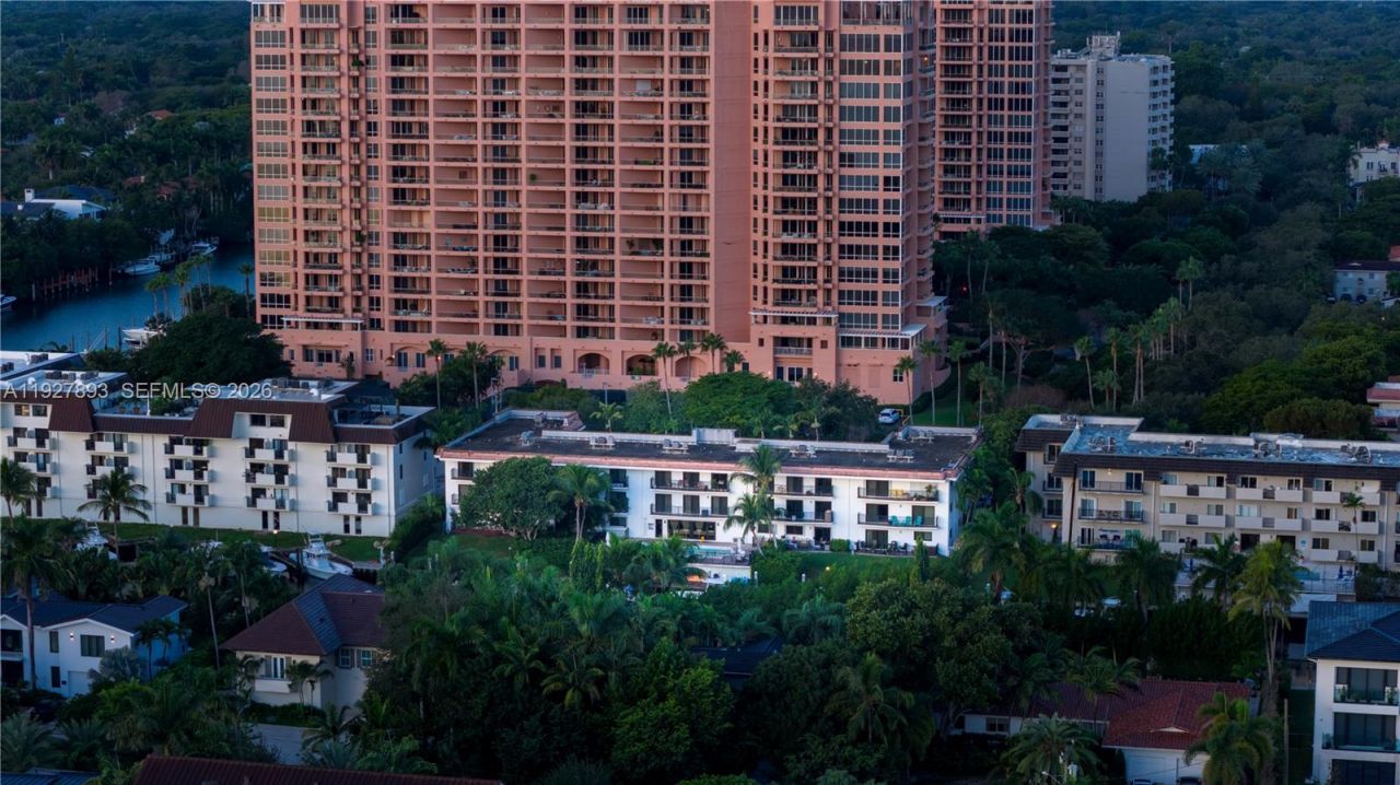 6855 Edgewater Dr, Unit 1DS, Coral Gables, FL 33133 Photo