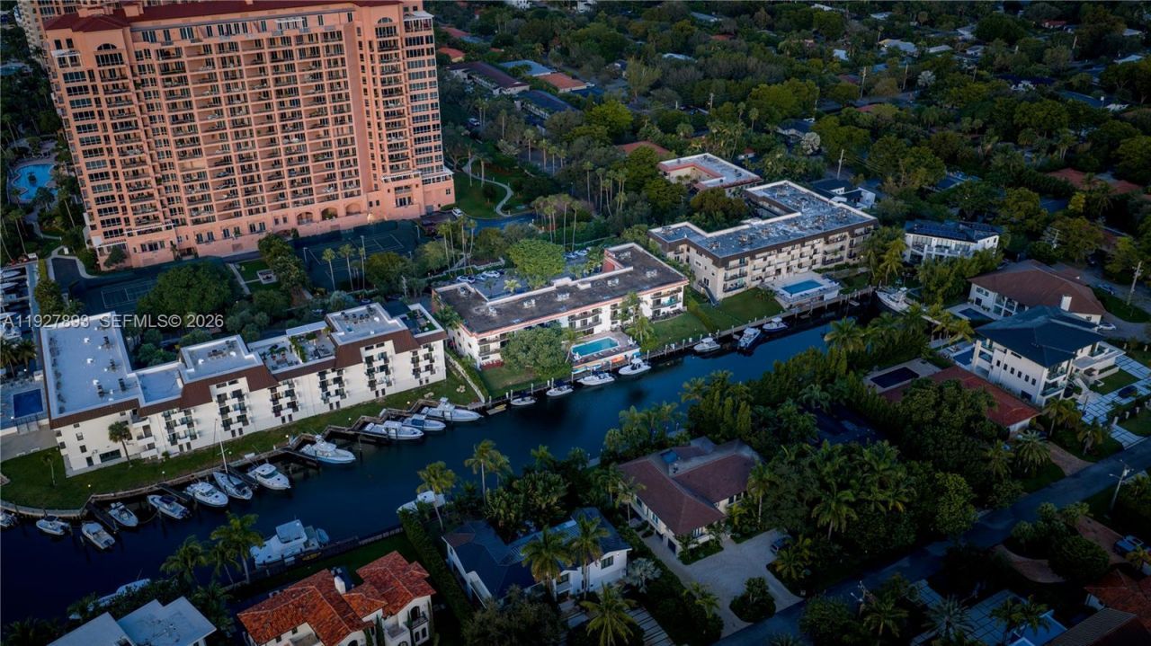 6855 Edgewater Dr, Unit 1DS, Coral Gables, FL 33133 Photo