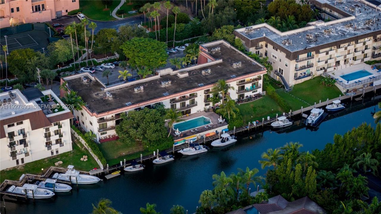 6855 Edgewater Dr, Unit 1DS, Coral Gables, FL 33133 Photo