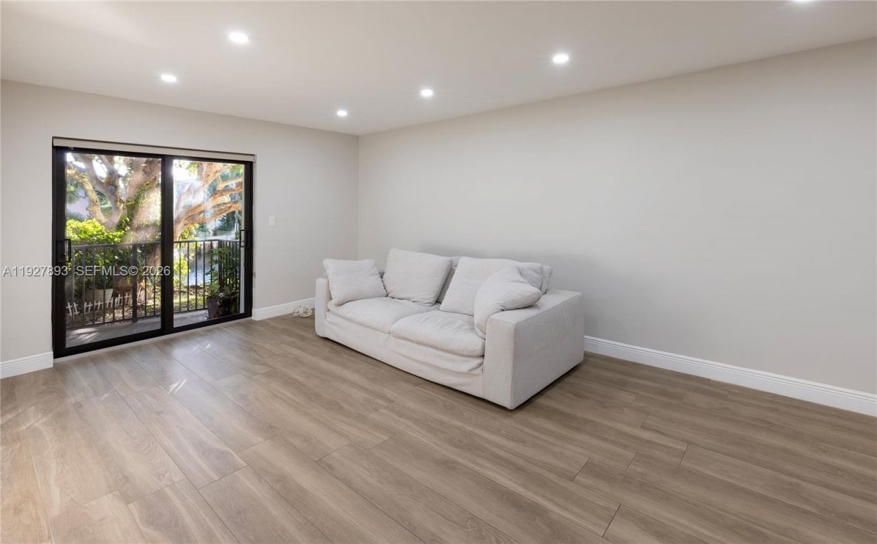 6855 Edgewater Dr, Unit 1DS, Coral Gables, FL 33133 Photo