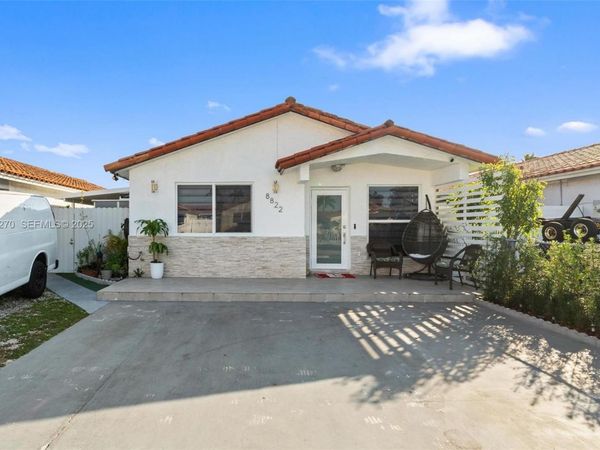 8822 NW 112th Ter, Hialeah Gardens, FL 33018