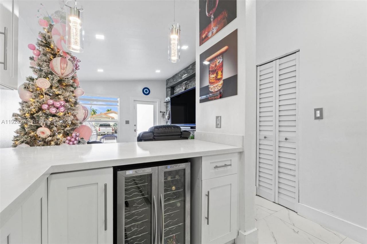 8822 NW 112th Ter, Hialeah Gardens, FL 33018 Photo