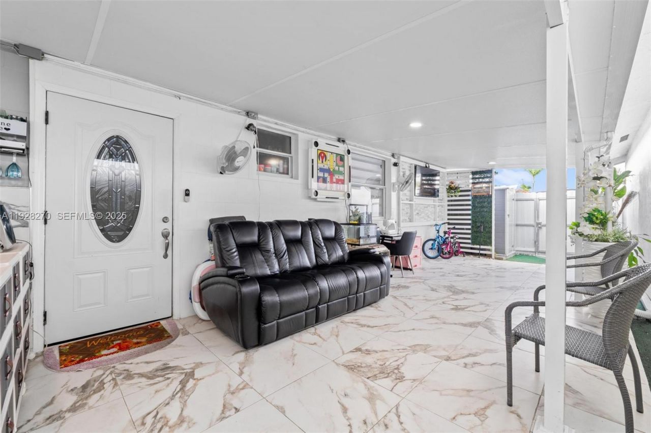 8822 NW 112th Ter, Hialeah Gardens, FL 33018 Photo