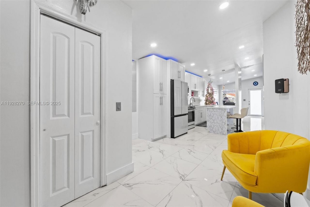 8822 NW 112th Ter, Hialeah Gardens, FL 33018 Photo