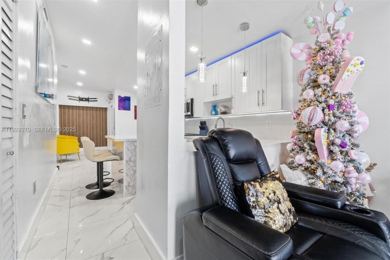 8822 NW 112th Ter, Hialeah Gardens, FL 33018 Photo